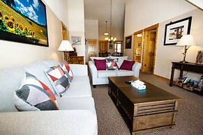 Tenderfoot Lodge by Summit County Mountain Retreats