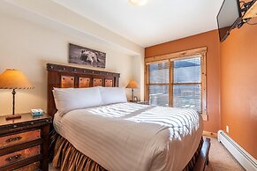 Tenderfoot Lodge by Summit County Mountain Retreats