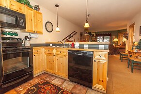 Tenderfoot Lodge by Summit County Mountain Retreats