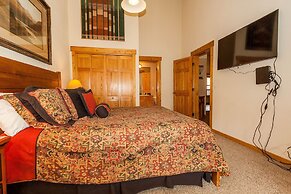 Tenderfoot Lodge by Summit County Mountain Retreats