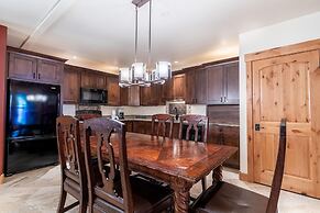 Tenderfoot Lodge by Summit County Mountain Retreats