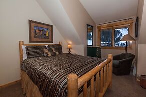 Tenderfoot Lodge by Summit County Mountain Retreats