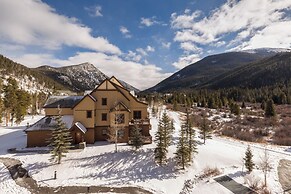 Red Hawk Townhome #2327 by Summit County Mountain Retreats