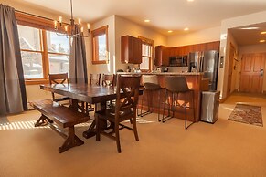 Red Hawk Townhome #2327 by Summit County Mountain Retreats