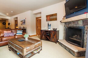 Red Hawk Townhome #2327 by Summit County Mountain Retreats