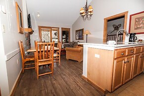 Arapahoe Lodge #8102 by Summit County Mountain Retreats