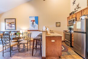 Arapahoe Lodge #8102 by Summit County Mountain Retreats