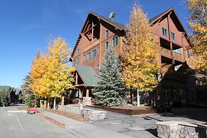 Arapahoe Lodge #8102 by Summit County Mountain Retreats