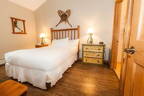 Arapahoe Lodge #8102 by Summit County Mountain Retreats