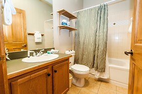 Arapahoe Lodge #8102 by Summit County Mountain Retreats