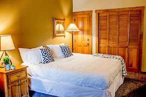 Arapahoe Lodge #8102 by Summit County Mountain Retreats