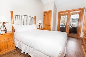 Arapahoe Lodge #8102 by Summit County Mountain Retreats