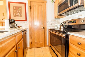 Arapahoe Lodge #8102 by Summit County Mountain Retreats