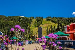 Arapahoe Lodge #8102 by Summit County Mountain Retreats