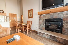 Arapahoe Lodge #8102 by Summit County Mountain Retreats