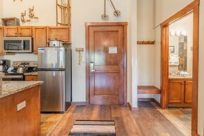 Arapahoe Lodge #8102 by Summit County Mountain Retreats