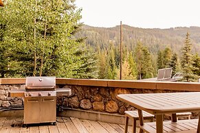 Arapahoe Lodge #8102 by Summit County Mountain Retreats