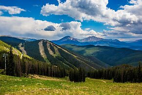 Arapahoe Lodge #8102 by Summit County Mountain Retreats