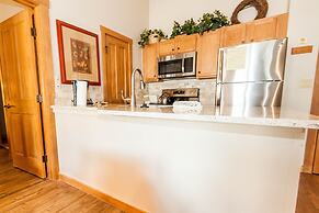 Arapahoe Lodge #8102 by Summit County Mountain Retreats