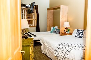 Arapahoe Lodge #8102 by Summit County Mountain Retreats