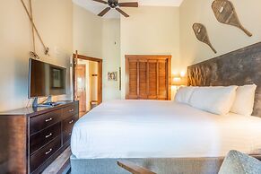 Arapahoe Lodge #8102 by Summit County Mountain Retreats