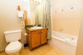 Arapahoe Lodge #8102 by Summit County Mountain Retreats