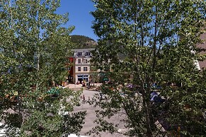 Arapahoe Lodge #8102 by Summit County Mountain Retreats