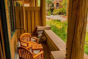 Arapahoe Lodge #8102 by Summit County Mountain Retreats