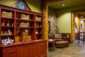 Arapahoe Lodge #8102 by Summit County Mountain Retreats