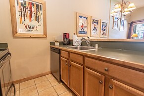 Arapahoe Lodge #8102 by Summit County Mountain Retreats