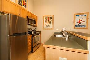 Arapahoe Lodge #8102 by Summit County Mountain Retreats