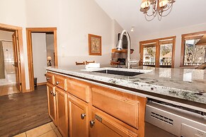 Arapahoe Lodge #8102 by Summit County Mountain Retreats