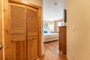 Dakota Lodge by Summit County Mountain Retreats