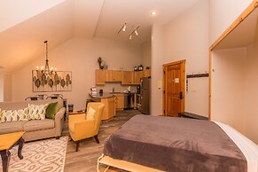 Dakota Lodge by Summit County Mountain Retreats