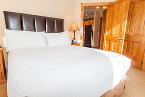 Dakota Lodge by Summit County Mountain Retreats