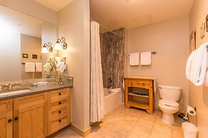 Dakota Lodge by Summit County Mountain Retreats