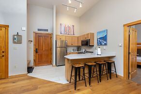 Dakota Lodge by Summit County Mountain Retreats