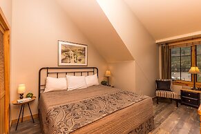 Dakota Lodge by Summit County Mountain Retreats