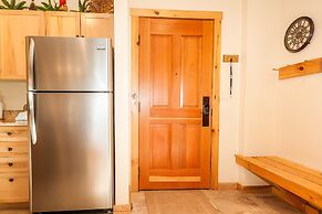 Dakota Lodge by Summit County Mountain Retreats