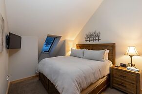 Dakota Lodge by Summit County Mountain Retreats