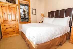 Dakota Lodge by Summit County Mountain Retreats