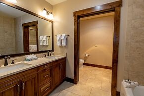 Crystal Peak Lodge by Summit County Mountain Retreats