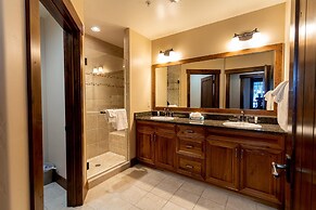 Crystal Peak Lodge by Summit County Mountain Retreats