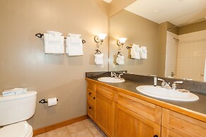 Buffalo Lodge by Summit County Mountain Retreats