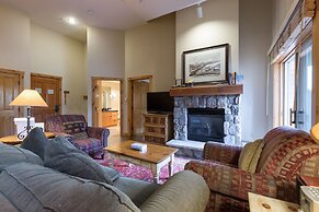 Buffalo Lodge by Summit County Mountain Retreats