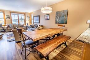 Buffalo Lodge by Summit County Mountain Retreats