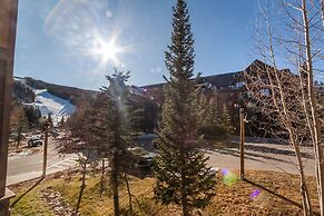 Red Hawk Lodge by Summit County Mountain Retreats