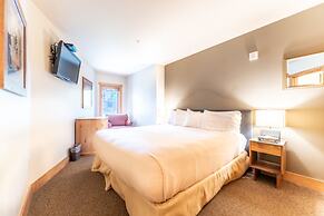 Red Hawk Lodge by Summit County Mountain Retreats