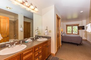 Red Hawk Lodge by Summit County Mountain Retreats