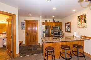 Red Hawk Lodge by Summit County Mountain Retreats